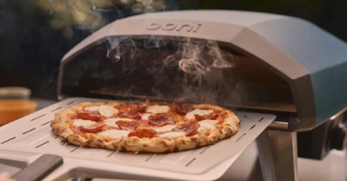 Cum organizezi o pizza-party perfectă cu cuptoarele Ooni